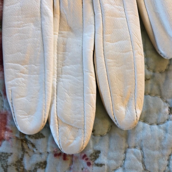 ๐Vintage white kid gloves๐ Host Pick 1/18๐ - Picture 5 of 8